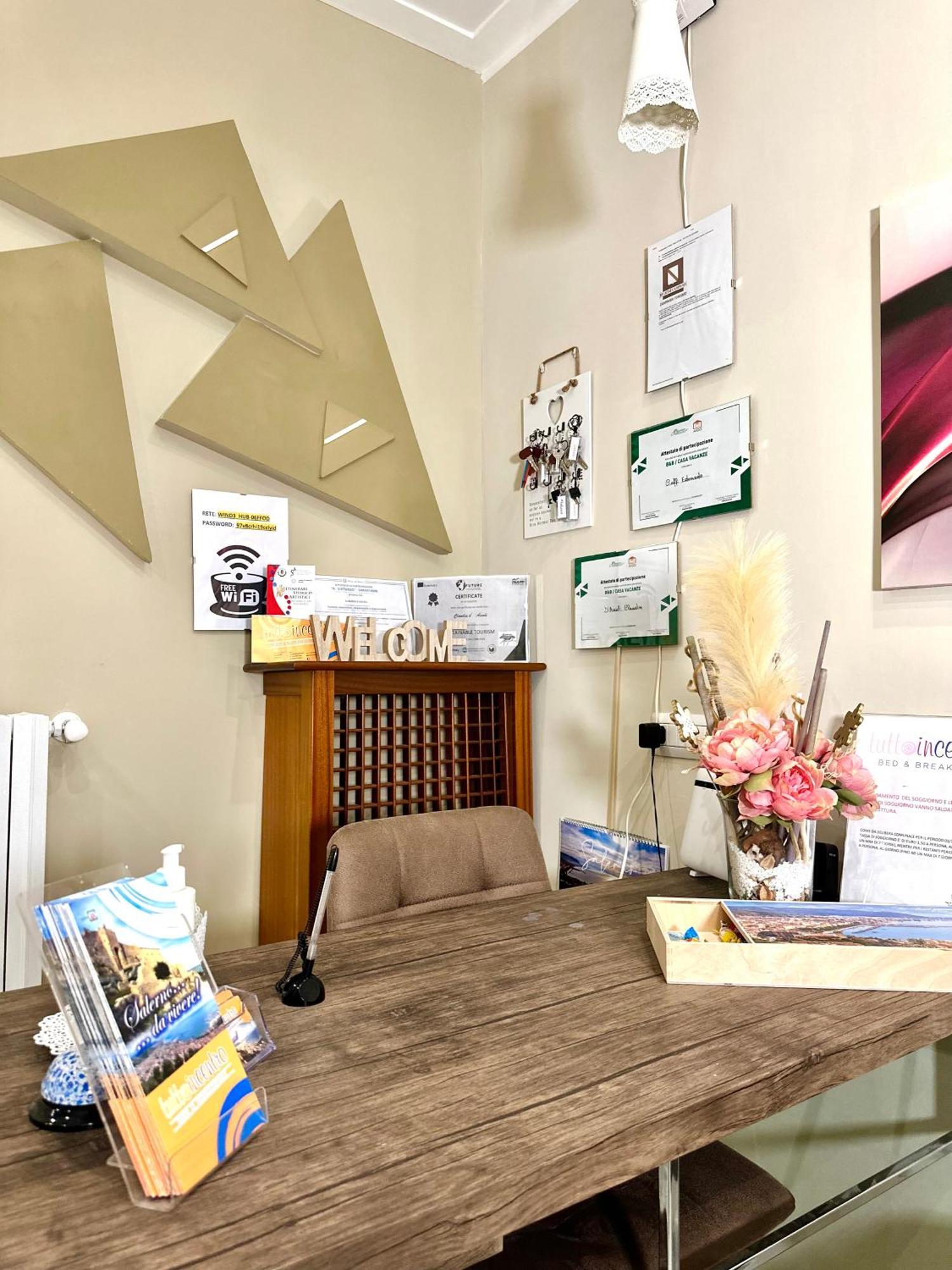 مبيت وإفطار ساليرنو Tuttoincentro المظهر الخارجي الصورة